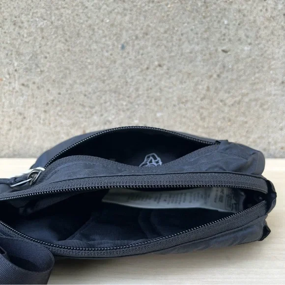 Patagonia Ultralight Black Hole Mini Hip Pack - Picture 11 of 11